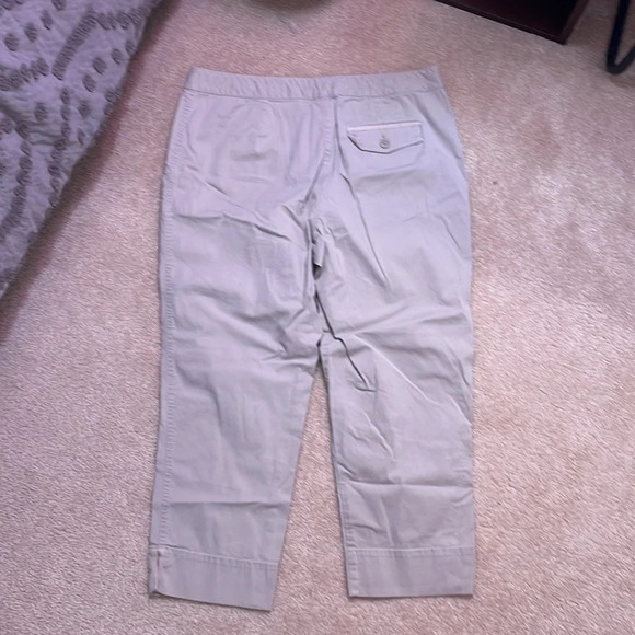 Tommy Bahama capris - Picture 3 of 4
